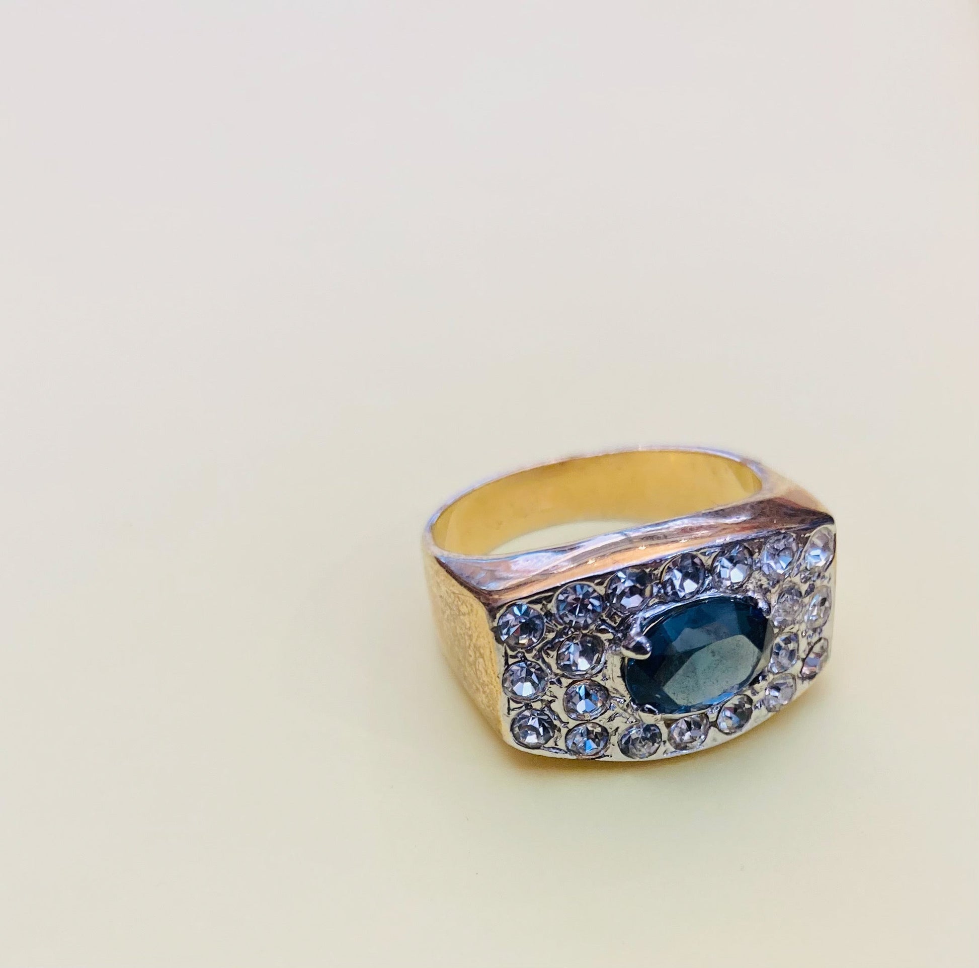 Anello 80s pietra e strass Alice In Vintage