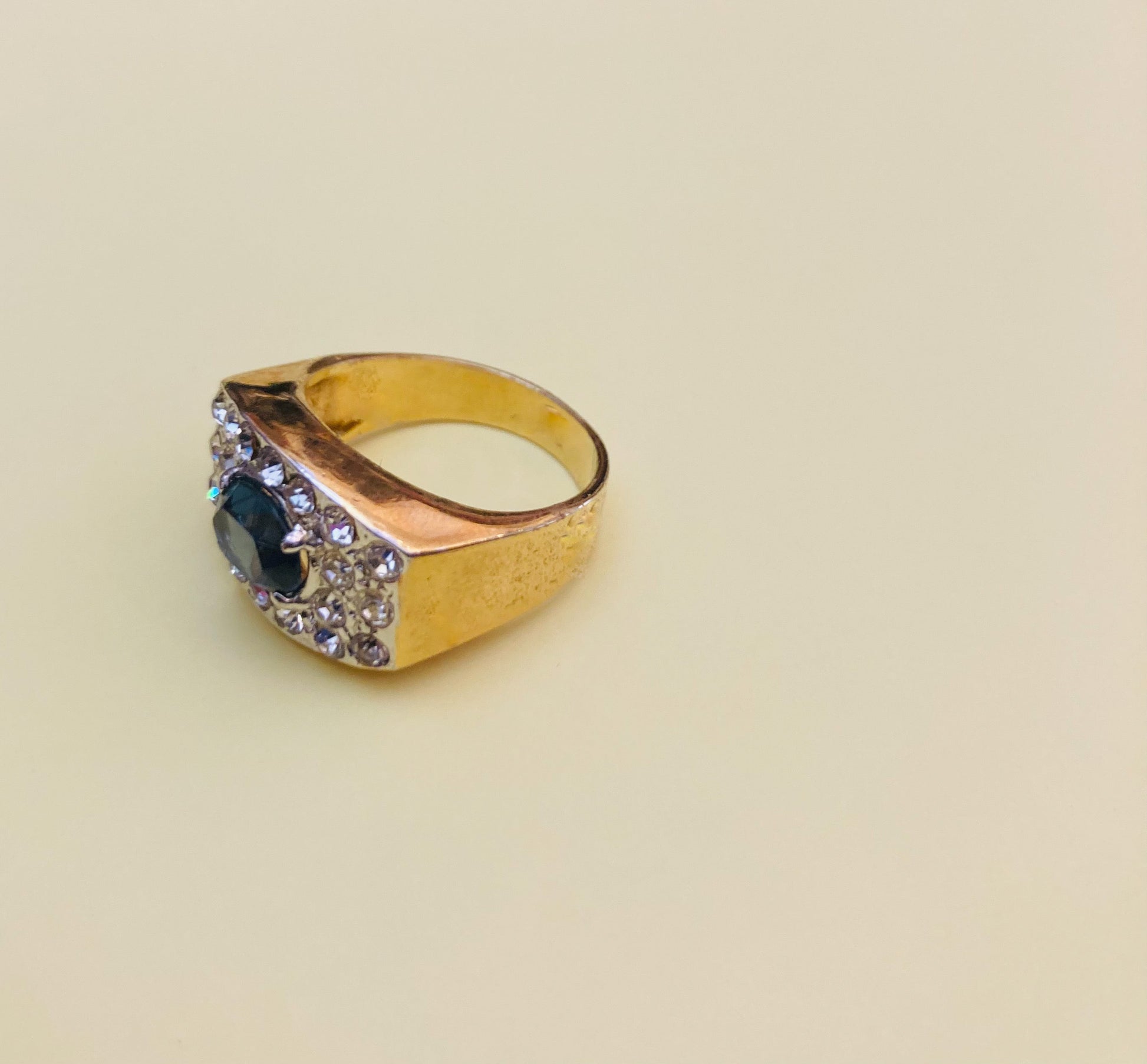 Anello 80s pietra e strass Alice In Vintage