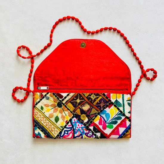 Borsa 70s tessuto ricamato Alice In Vintage