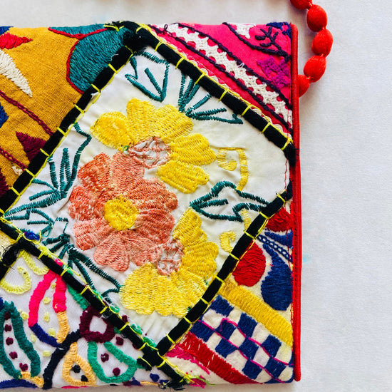 Borsa 70s tessuto ricamato Alice In Vintage