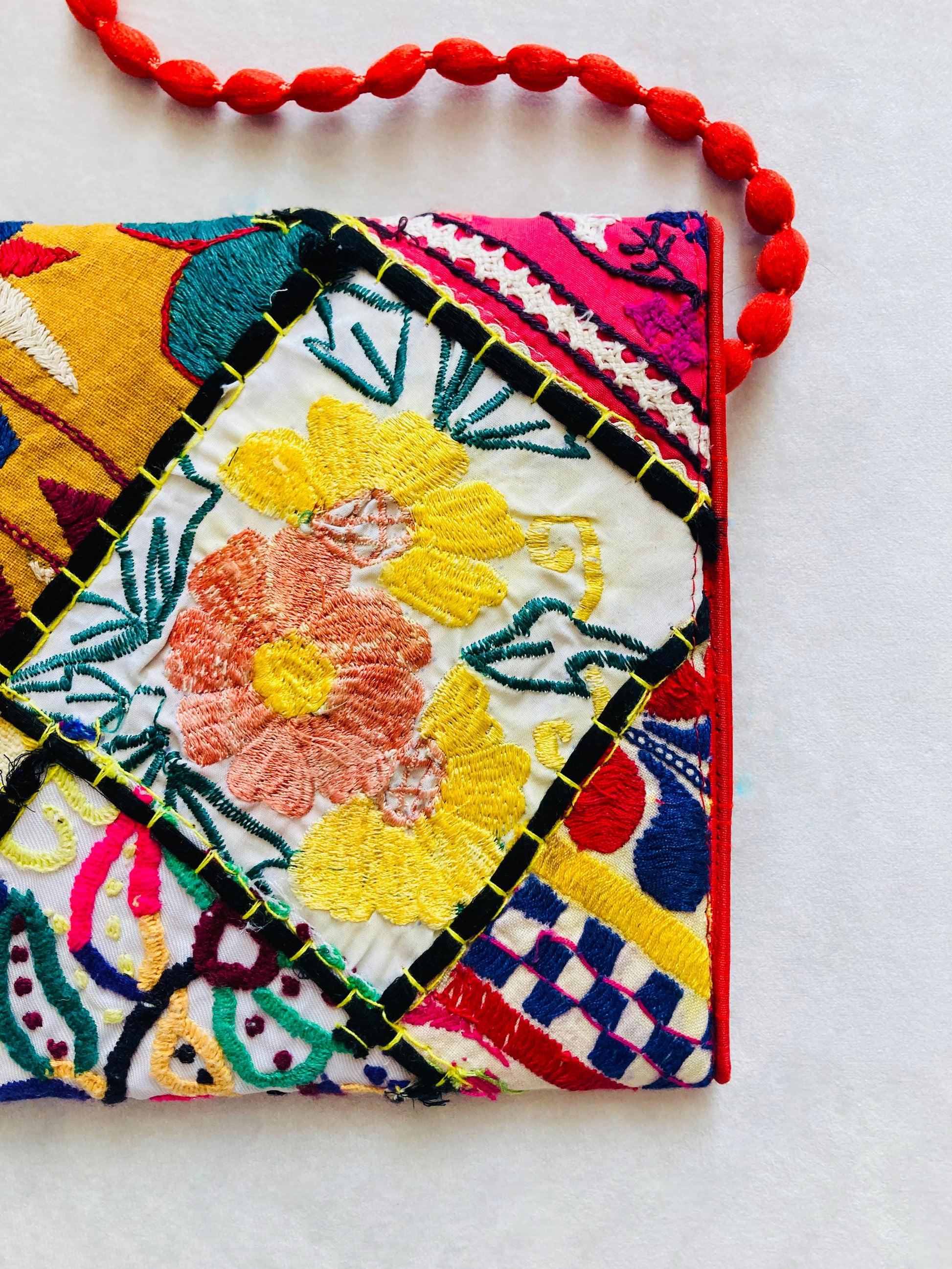 Borsa 70s tessuto ricamato Alice In Vintage