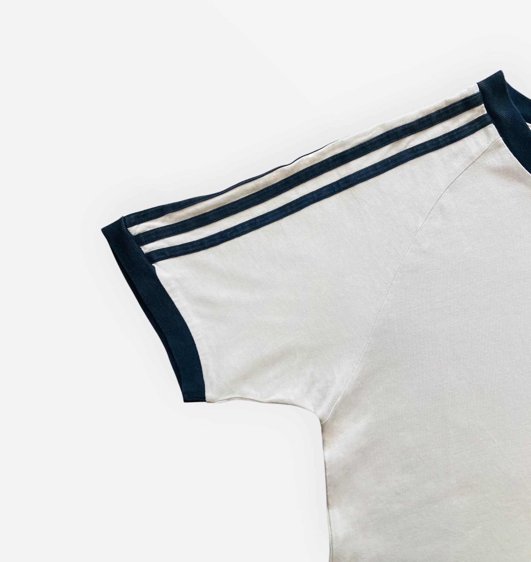 Adidas 3 stripes 90s t-shirt Alice In Vintage