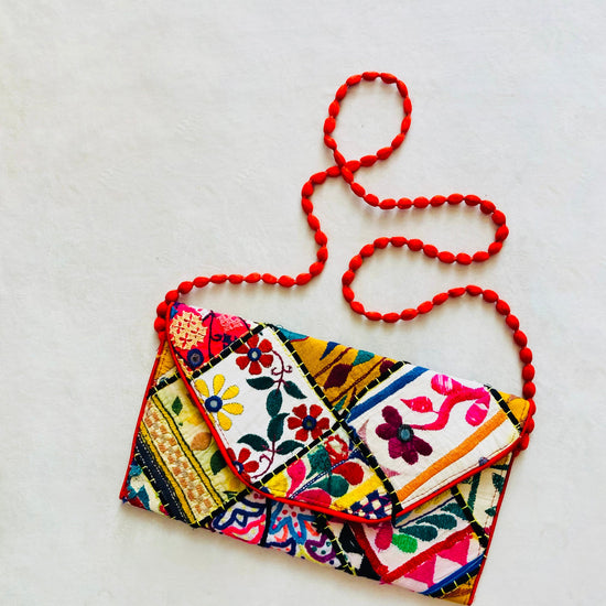 Borsa 70s tessuto ricamato Alice In Vintage
