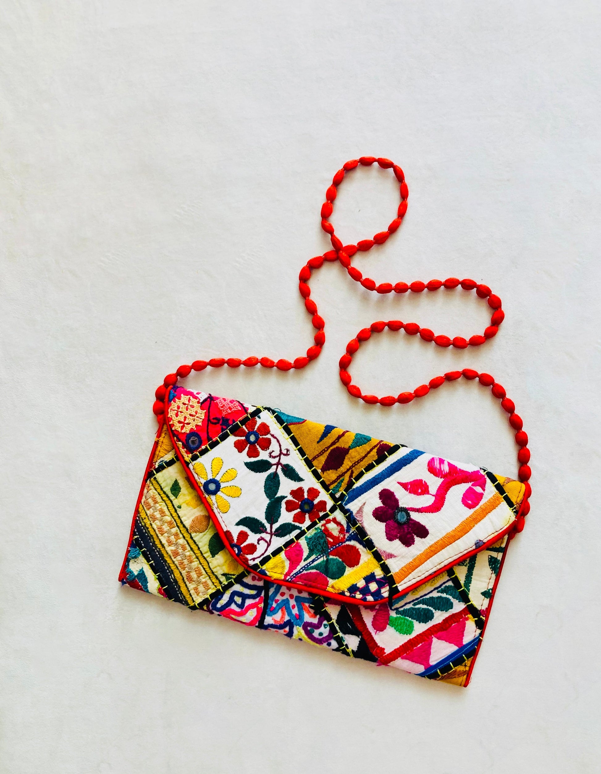 Borsa 70s tessuto ricamato Alice In Vintage