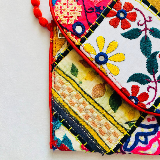 Borsa 70s tessuto ricamato Alice In Vintage