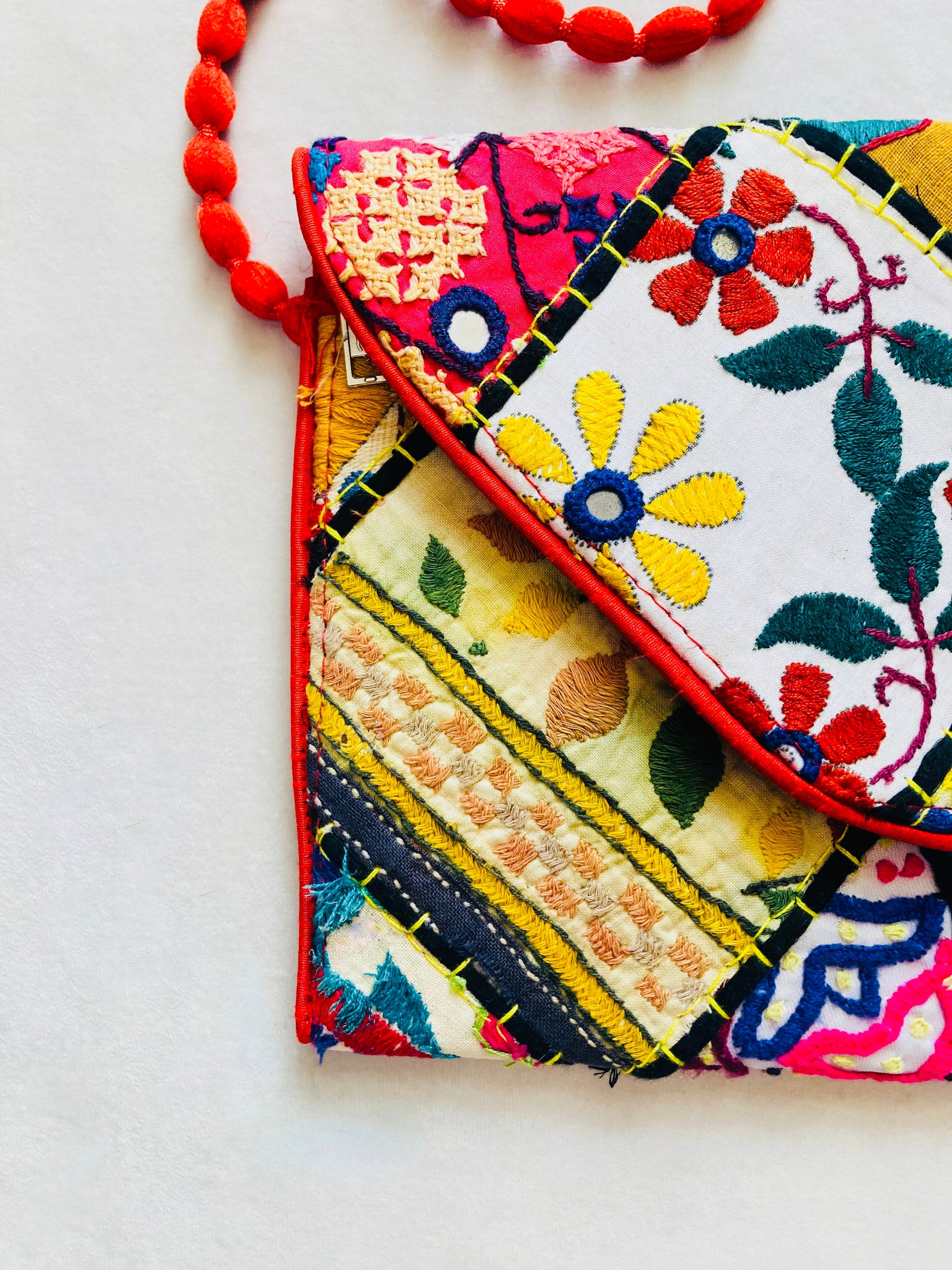 Borsa 70s tessuto ricamato Alice In Vintage
