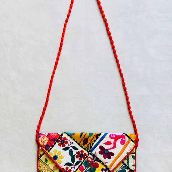 Borsa 70s tessuto ricamato Alice In Vintage