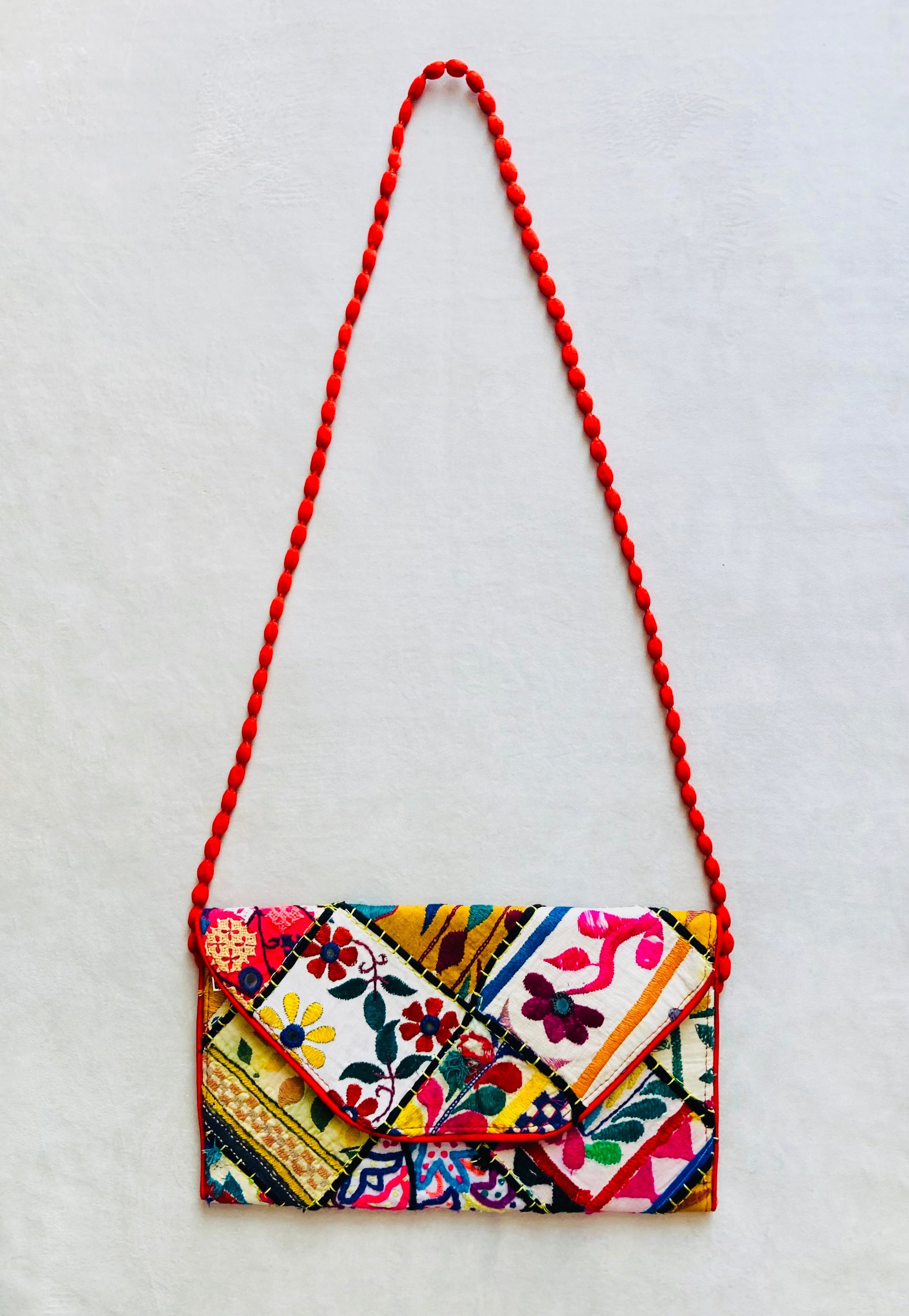 Borsa 70s tessuto ricamato Alice In Vintage