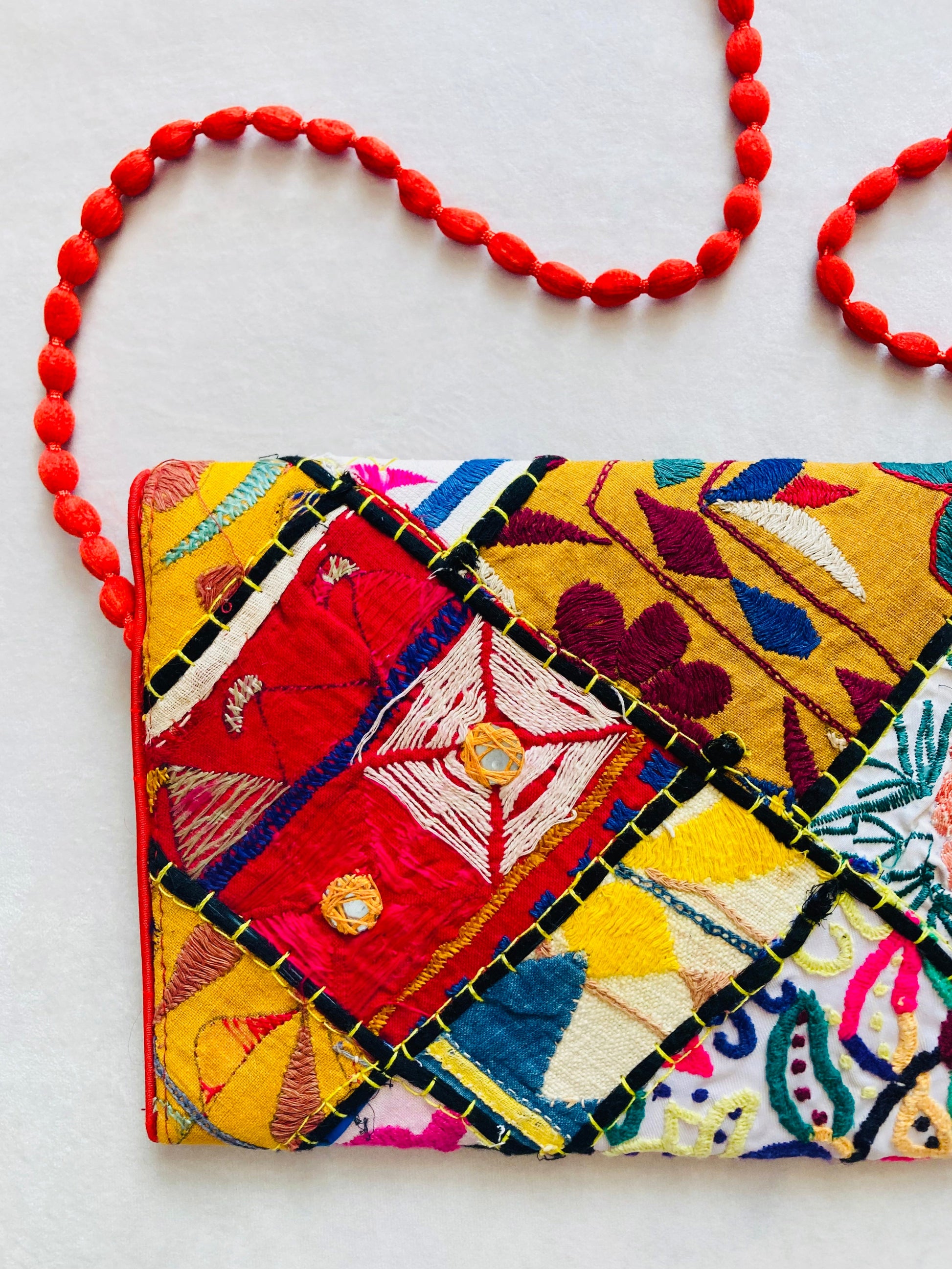 Borsa 70s tessuto ricamato Alice In Vintage