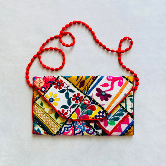 Borsa 70s tessuto ricamato Alice In Vintage