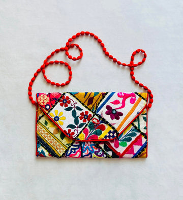 Borsa 70s tessuto ricamato Alice In Vintage