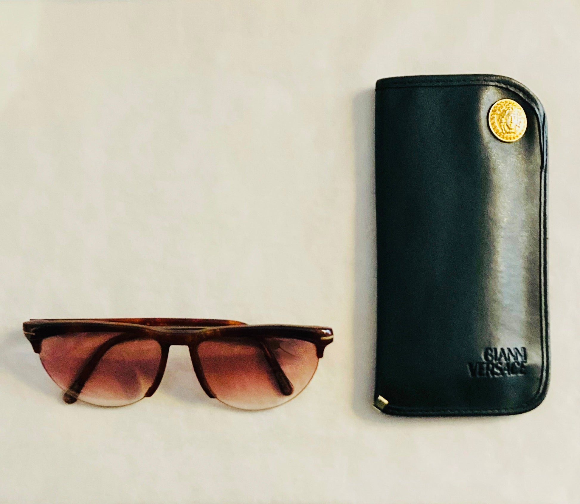 Gianni Versace 90s sunglasses Alice In Vintage