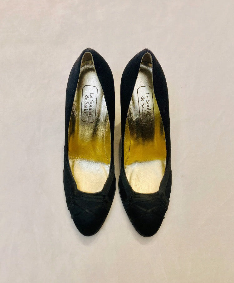 Le soulier de Satin décolleté raso nero Alice In Vintage