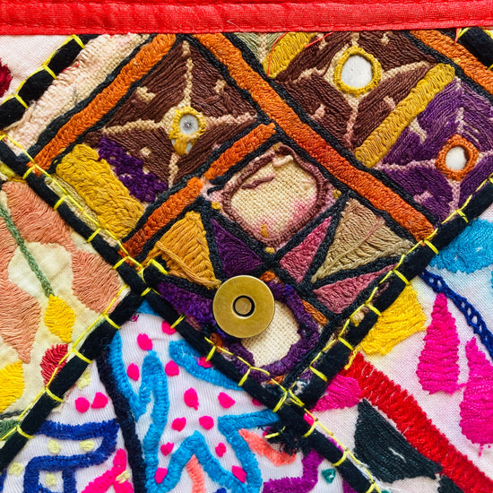 Borsa 70s tessuto ricamato Alice In Vintage