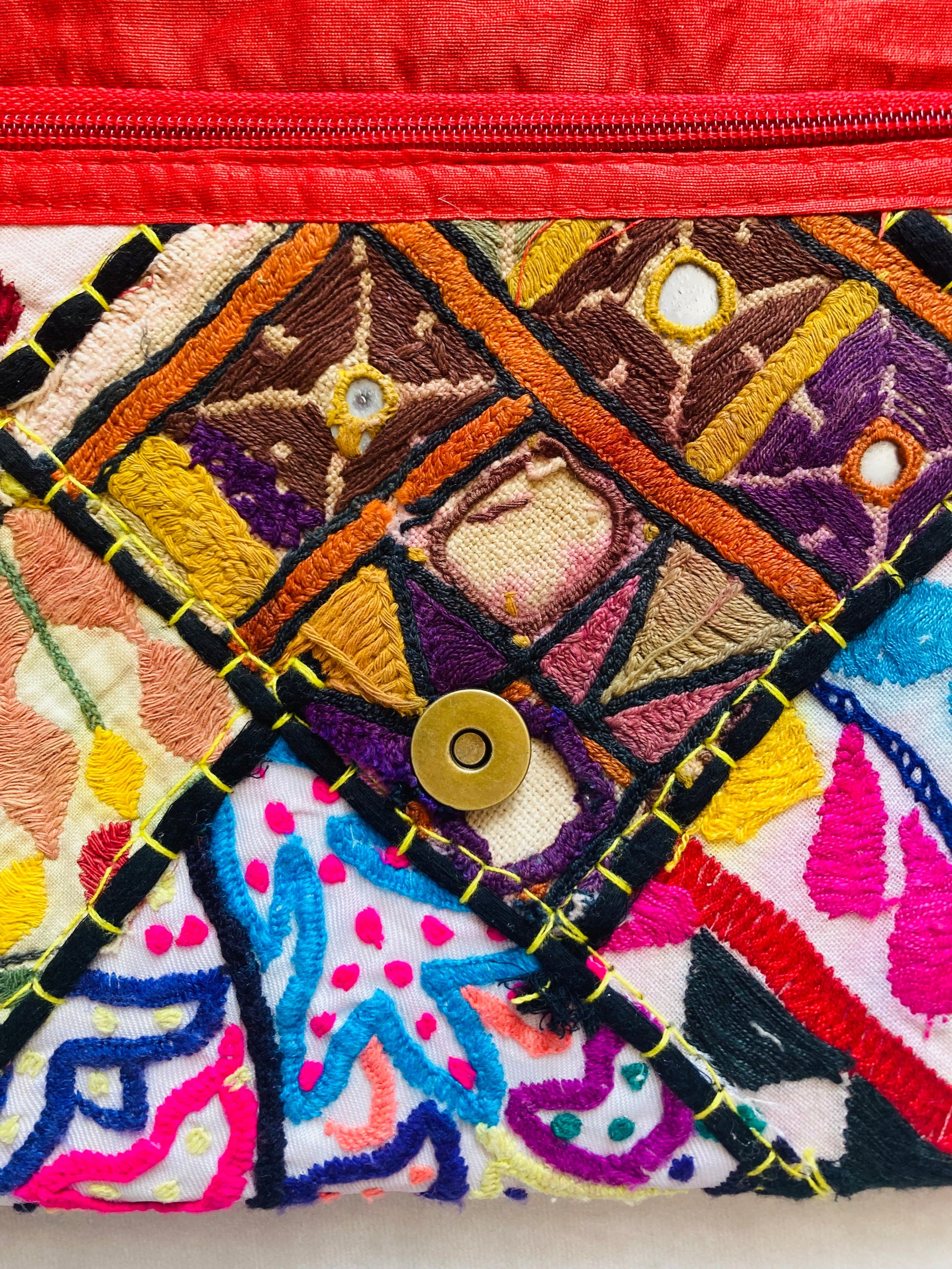 Borsa 70s tessuto ricamato Alice In Vintage