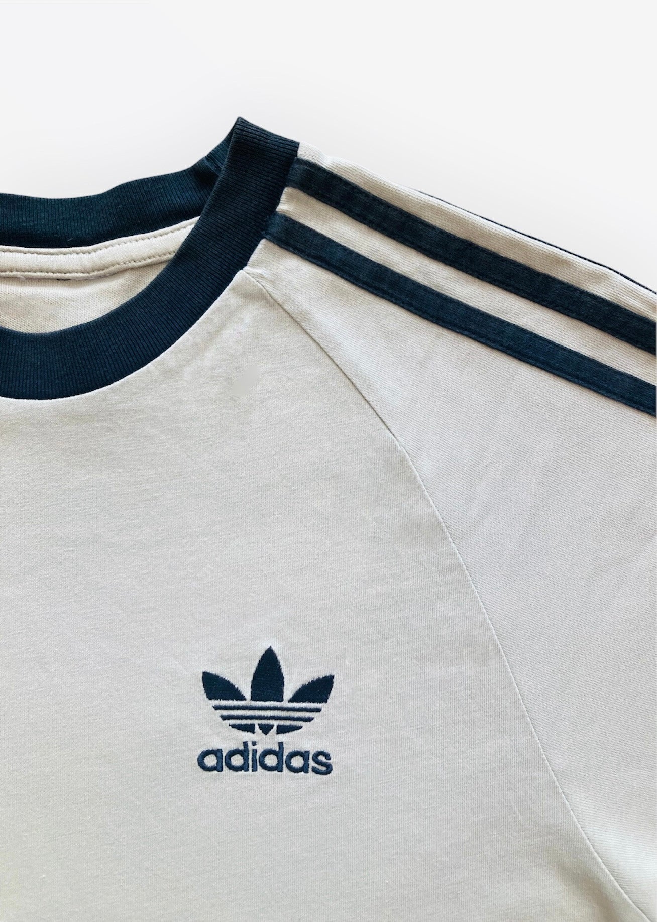Adidas 3 stripes 90s t-shirt Alice In Vintage
