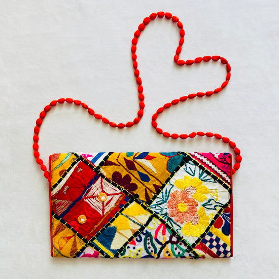 Borsa 70s tessuto ricamato Alice In Vintage