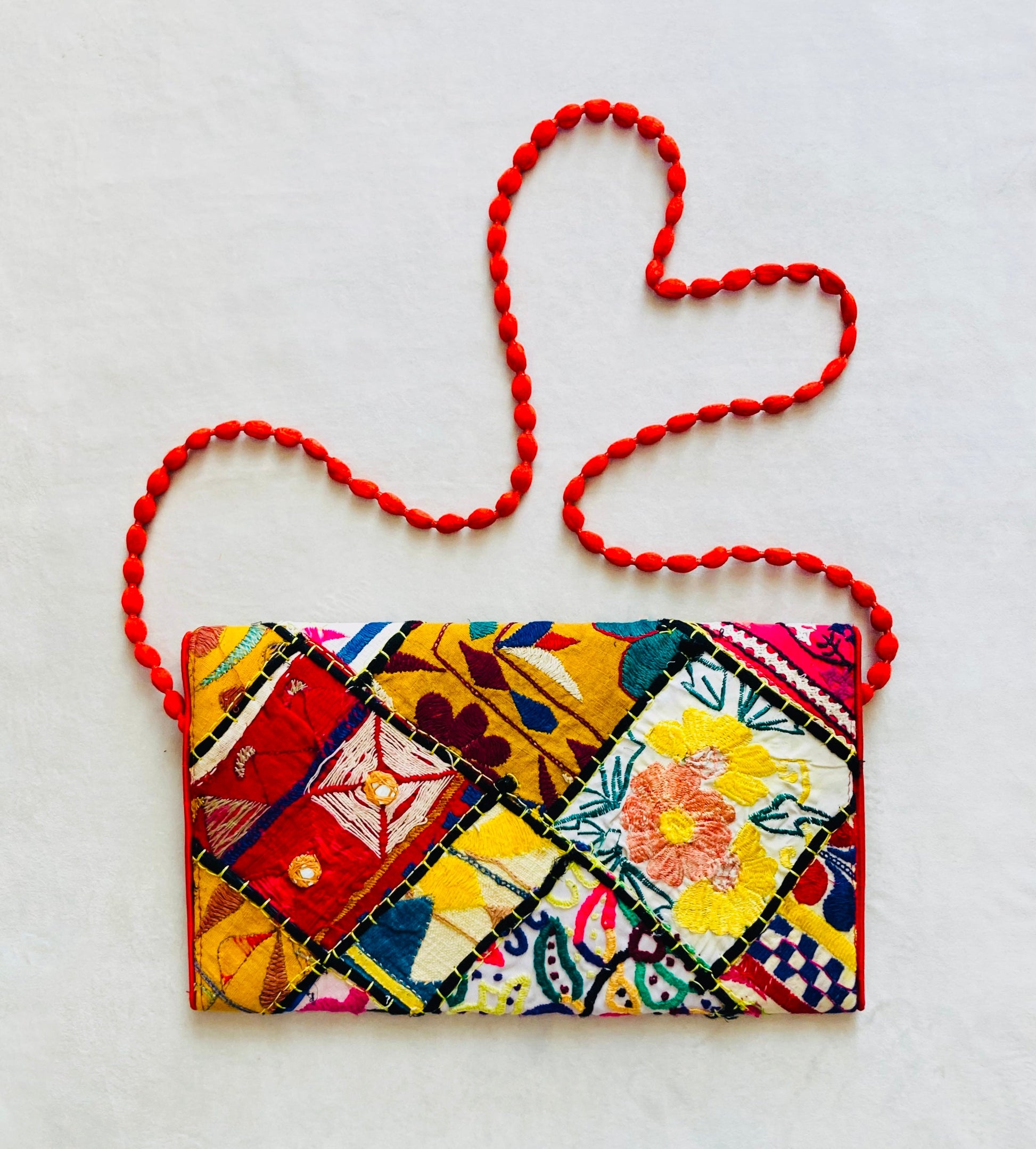 Borsa 70s tessuto ricamato Alice In Vintage